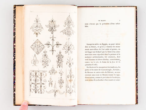 Recherches sur l'Origine du Blason et en particulier sur la Fleur de Lis [ Edition originale ]. DE BEAUMONT, Adalbert