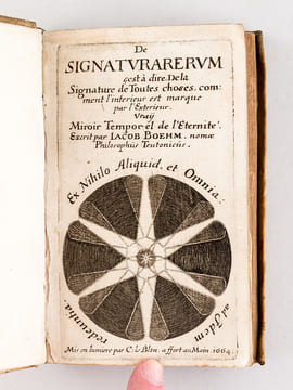 De Signaturarerum c'est à dire De la Signature de Toutes Choses, comment l'intérieur est marqué par l'Extérieur. Vray Miroir Temporel de l'Eternité [ ...