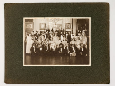 3 Photos anciennes de bal costumé dont "Mardi-Gras 1892", "Charades 1892"