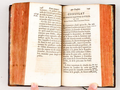 Histoire Romaine, divisée en huit tomes (8 Tomes - Complet) Contenant généralement tout ce qui s'est passé depuis la Fondation de Rome, sous les Rois, les Consuls, les Tribuns Militaires, les Decemvirs, & sous les Empereurs tant d'Orient que d'Occident, jusques à l'Empereur d'aujourd'huy