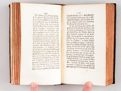 Principes sur l'Essence, la Distinction et les Limites des Deux Puissances, Spirituelle et Temporelle, ouvrage posthume du Père de La Borde, de l'Oratoire [ Avec : ] Discours sur la Puissance Episcopale, relatif aux affaires présentes [ Avec : ] Histoire de la Détention du Cardinal de Rets, Archevesque de Paris, Et de ses Suites [ Edition originale ] [ Avec : ] Indication Sommaire des Principes et des faits, Qui prouvent la compétence de la Puissance Séculière, pour punir les Evêques coupables de Crimes publics ; & pour les contenir dans l'obéissance qu'ils doivent aux Loix, & dans la soumission qu'ils doivent au Roi [ Avec : ] Mandement de Monseigneur l'Evêque de Soissons, Qui ordonne qu'on chantera dans toutes les Eglises de son Diocèse, une Messe solemnelle & le Te Deum, en actions de graces de la protection qu'il a plû à Dieu d'accorder à ce Royaume, en préservant le Roy du danger qu'a couru la Personne sacrée [ Avec : ] Avis aux Fidels, pour les engager à prier pour l'Eglise dans le tems de trouble & de division