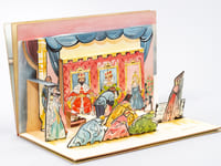 Livre "pop-up" sans titre ni légende : la princesse dans son château accueille son prince (4 tableaux mobiles)