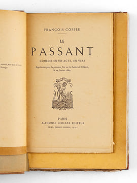 [ Recueil de 5 titres : ] Le Passant. Comédie en un Acte, en Vers [ Suivi de : ] Le Luthier de Crémone. Comédie en un Acte, en Vers [ Suivi de : ] La ...