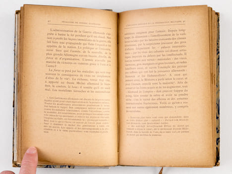 Pédagogie de Guerre allemande [ Edition originale - Livre signé par l'auteur ] Vers la centralisation de l'enseignement public. L'éducation physique ...