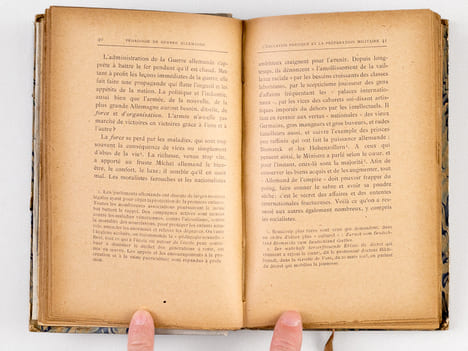 Pédagogie de Guerre allemande [ Edition originale - Livre signé par l'auteur ] Vers la centralisation de l'enseignement public. L'éducation physique ...
