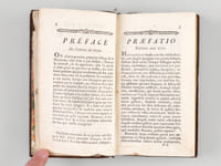La Henriade de Voltaire, en dix chants, traduite en vers latins par De Caux de Cappeval, au service de la Cour Palatine [ Exemplaire aux armes de Louis-Joseph de Bourbon-Condé ] Voltarri Henriados Libri decem, Latinis versibus redditi : Autore Caclio Cappavalle