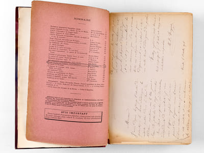 Recueil d'articles de Mme Marie Edmée Vaugeois sur le thème des Rimes et Jeux de l'Enfance en Loire-Inférieure, Rimes et Jeux du Pays Nantais, Jeux et Formulettes du Pays Nantais, Usages et Coutumes du Pays Nantais, Usages et Superstitions de Nantes et de la Loire-Inférieure, Contes et Légendes de la Haute-Bretagne, Contes et Légendes de Fougères, etc... publiés dans la Revue des Traditions Populaires entre novembre 1897 et 1906 [ Avec une L.A.S. de l'auteur et deux feuillets autographes de tables ]