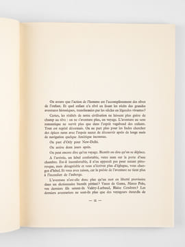 Regards vers l'Annapurna [ Livre dédicacé par Maurice Herzog ]. HERZOG, Maurice ; ICHAC, Marcel
