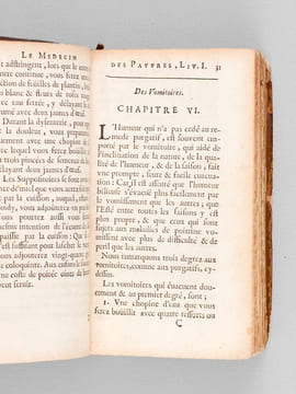 Le Médecin des Pauvres qui enseigne le Moyen de guérir les maladies par des remèdes faciles à trouver dans le Païs, & préparer à peu de frais par ...