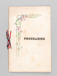 Souvenir de Ulster Volunteer Hospital Villa Beaupré Pau 3 Novembre 1914 & 3 Novbre 1915 [ Contient : ] Hôpital Beaupré 3 novembre 1914 (50 lits) 3 novembre 1915 (80 lits) Programme [ et liste du personnel ] [ On joint : ] Villa Beaupré Pau le 10 octobre 1915 Allo les Boches. Revue du Front 3 actes  [ On joint : ] Hôpital militaire n°123 bis Nay. Matinée concert du 15 juillet 1915. Programme. Nay Hôpital. Revue militaire offerte aux blessés.