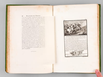 Abrégé de l'Histoire Universelle en Figures (5 Tomes - Complet) Ou Recueil d'Estampes Représentant les Sujets les plus frappans de l'histoire, tant sacrée que profane, ancienne et moderne, avec les Explications historiques qui s'y rapportent, et les Portraits en Médaille des Héros qui ont joué le plus grand rôle dans l'Histoire, ornés de leurs attributs caractéristiques [ Edition originale ]