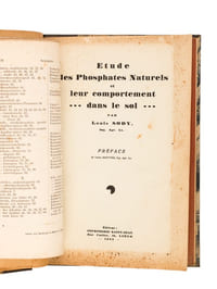 Die Herstellung und Untersuchung der Sulfitzellulose-Extrakte sowie ihre Anwendung in der Gerberei, von Dr. Wilhelm Vogel [ Suivi de : ] Zur Kenntnis der Gerbwirkung von Sulfitcelluloseextrakten [ Suivi de : ] Einführung in die physikalische Chemie für Biochemiker, Mediziner, Pharmazeuten und Naturwissenschaftler, von Dr. Wather Dietrich [ Suivi de : ] Etude des Phosphates naturels et leur comportement dans le sol [Suivi de : ] Le Mimosa et la Tannerie française