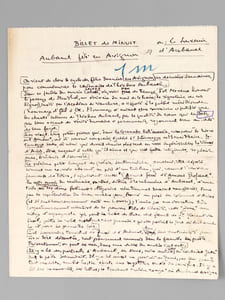 [ Manuscrit autographe signé d'un article sur Théodore Aubanel ] Billet de Minuit : "Aubanel fêté en Avignon ou Le souvenir d'Aubanel" : "On vient de clore le cycle des fêtes données en Avignon ces dernières semaines pour commémorer le centenaire de Théodore Aubanel. Dans ce jardin du musée Calvet, où, voici peu de temps, Pol Neveux honorait le passage de Stendhal, un écrivain du nord de la Loire (le signataire de ces lignes), invité par l'Académie du Vaucluse, a apporté à la poésie méridionale l'hommage d'Oïl à Oc. Hommage d'autant plus convaincu et justifié que les chants intimes de Théodore Aubanel, par la qualité de coeur qui les dicte, par leur accent de vérité humaine et permanente, rayonnent bien au-delà de leur foyer. Les vingt-cinq petites pièces qui, dans la Grenade Entr'Ouverte, composent le "Livre de l'Amour" ont été souvent comparées, égalées à l'Intermezzo de Henri Heine. Intermezzo latin, où celui qui devait chanter plus tard en vers impérissables la vénus d'Arles élève, songeant à celle qu'il aima et qui s'est faite religieuse, sa plainte pure, brûlante et soumise. [...] [il évoque : ] "la pauvre fille de Charité, cette "Zani" au visage d'espagnole qui, pour la robe de bure des Soeurs de St Vincent de Paul, quitta la robe "couleur-de-Grenade" qu'elle portait le jour où Aubanel la vit pour la première fois. Les souvenirs terrestres de Zani et d'Aubanel, dans leur matérialité pour ainsi dire décantée, sont pieusement conservés dans la famille du poëte. Présentement, on peut les voir dans une salle du musée Calvet. Il y a là des portraits d'Aubanel, des siens, entre autres du "Corsaire grec" dont le poète descendait. Il y a là aussi un portrait de Zani, pas bien grand, tout modeste, sombre hostie offerte aux mystères cruels du sacrifice. Il y a là des manuscrits, des lettres ; ce touchant "cahier rouge" où Aubanel consigna mille détails tendres [... ] Enfin, dans sa blancheur immaculée, voici le grand exemplaire unique de La Grenade Entr'ouverte, que le poète fit imprimer spécialement "pour Zani" et que sa sainte inspiratrice, toute vouée à soigner les vieillards, à guider les enfants ne devait jamais, pour le presser sur un coeur inconsolé, toucher de ses maines mortelles".