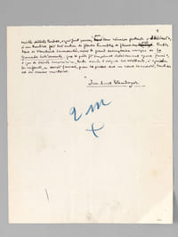 [ Manuscrit autographe signé d'un article sur Théodore Aubanel ] Billet de Minuit : "Aubanel fêté en Avignon ou Le souvenir d'Aubanel" : "On vient de clore le cycle des fêtes données en Avignon ces dernières semaines pour commémorer le centenaire de Théodore Aubanel. Dans ce jardin du musée Calvet, où, voici peu de temps, Pol Neveux honorait le passage de Stendhal, un écrivain du nord de la Loire (le signataire de ces lignes), invité par l'Académie du Vaucluse, a apporté à la poésie méridionale l'hommage d'Oïl à Oc. Hommage d'autant plus convaincu et justifié que les chants intimes de Théodore Aubanel, par la qualité de coeur qui les dicte, par leur accent de vérité humaine et permanente, rayonnent bien au-delà de leur foyer. Les vingt-cinq petites pièces qui, dans la Grenade Entr'Ouverte, composent le "Livre de l'Amour" ont été souvent comparées, égalées à l'Intermezzo de Henri Heine. Intermezzo latin, où celui qui devait chanter plus tard en vers impérissables la vénus d'Arles élève, songeant à celle qu'il aima et qui s'est faite religieuse, sa plainte pure, brûlante et soumise. [...] [il évoque : ] "la pauvre fille de Charité, cette "Zani" au visage d'espagnole qui, pour la robe de bure des Soeurs de St Vincent de Paul, quitta la robe "couleur-de-Grenade" qu'elle portait le jour où Aubanel la vit pour la première fois. Les souvenirs terrestres de Zani et d'Aubanel, dans leur matérialité pour ainsi dire décantée, sont pieusement conservés dans la famille du poëte. Présentement, on peut les voir dans une salle du musée Calvet. Il y a là des portraits d'Aubanel, des siens, entre autres du "Corsaire grec" dont le poète descendait. Il y a là aussi un portrait de Zani, pas bien grand, tout modeste, sombre hostie offerte aux mystères cruels du sacrifice. Il y a là des manuscrits, des lettres ; ce touchant "cahier rouge" où Aubanel consigna mille détails tendres [... ] Enfin, dans sa blancheur immaculée, voici le grand exemplaire unique de La Grenade Entr'ouverte, que le poète fit imprimer spécialement "pour Zani" et que sa sainte inspiratrice, toute vouée à soigner les vieillards, à guider les enfants ne devait jamais, pour le presser sur un coeur inconsolé, toucher de ses maines mortelles".