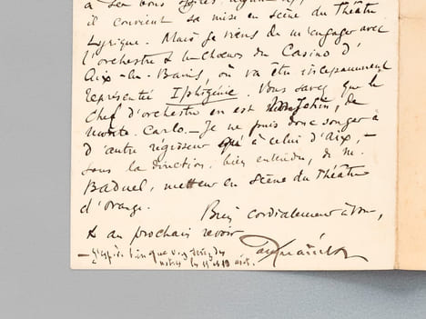 [ 2 lettres autographes signées et 3 cartes de visite avec texte autographe signé ] 1 L.A.S. du 16 juillet 1900, 9 rue Richepanse, 1 page : [il répond ...