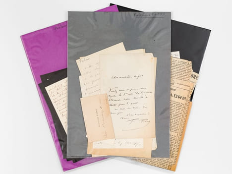 [ Ensemble de documents consacrés à Ferdinand Fabre, dont 6 lettres autographes signées et 2 cartes de visites avec mention autographe de Ferdinand ...