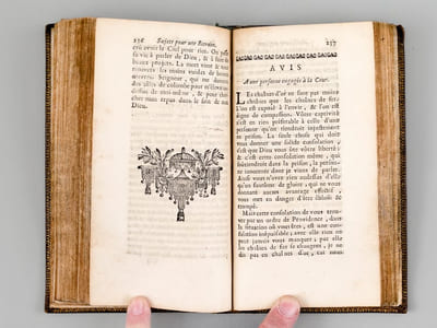Sentimens de Piété, où il est traité de la necessité de connoître & d'aimer Dieu ; de l'obéissance qui lui est dûë , de sa sainteté, &c. Et de plusieurs matières des plus importantes, & des plus nécessaires pour la conduite des moeurs & de la Vie intérieure.