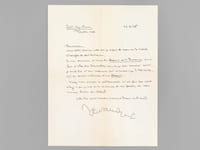 [ 2 lettres autographes signées : ] 1 L.A.S. datée du 12 janvier 1926, adressée à l'artiste Roger Grillon : [ il regrette de ne pas l'avoir croisé à Paris et continue : ] "Voulez-vous (Daragnès me prie de vous le demander) graver pour le "Portrait de la France" un cuivre ou une pierre (le bois étant exclu) pour Perpignan, dont le texte sera écrit par Joseph Delteil et qui paraîtra vers la fin du printemps ? Si cela vous tente, dites-le moi et je vous enverrai la dimension de la gravure [etc... ] [Avec : ] 1 L.A.S. datée du 12 octobre 1926, Petit Cap Brun, Toulon, Var : "Monsieur, une lettre comme celle que je reçois de vous est la vraie récompense de l'écrivain. Je vous remercie d'avoir lu "Beauté de la Provence" avec tant d'attentive bienveillance ; et je vous remercie aussi de me le dire d'une manière qui m'encourage à travailler, ici, au second volume de ces "Beautés" [ etc... ] 