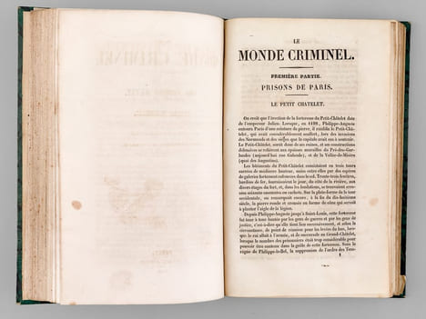 Histoire pittoresque et anecdotique des Anciens Châteaux, Demeures Féodales, Forteresses, Citadelles, etc. avec les traditions, légendes ou chroniques ...
