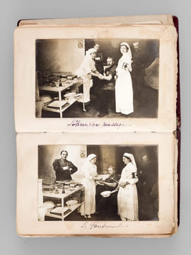 Album de photos et souvenirs de Marie-Thérèse Legendre, infirmière, née le 27 janvier 1884 à Talence (Gironde) [ Contient notamment : ] 2 cartes ...
