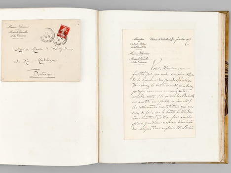 Autour d'un Buste [ Exemplaire unique de l'auteur, enrichi de 8 lettres autographes signées et de 8 planches ajoutées ] [ Contient notamment : ] 1 ...
