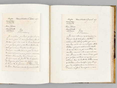 Autour d'un Buste [ Exemplaire unique de l'auteur, enrichi de 8 lettres autographes signées et de 8 planches ajoutées ] [ Contient notamment : ] 1 ...