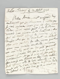 3 lettres autographes signées [ Détail : ] 1 L.A.S. de 2 pp. datée de Chateau-Thierry le 12 août 1931 : "Chère amie, c'est aujourd'huy seulement que je commence à croire que je vais mieux, mais j'ai été bien malade. J'ai repris goût à la lecture mais pas encore à la peinture. Moi qui ai tant aimé les chemins, j'ai des jambes qui se dérobent ne voulant plus me porter [ ... ] Le Colonel a dû vous dire qu'il m'avait vu effondré sur un banc du Luxembourg. Je suis un peu moins décrépit mais pas encore beaucoup. Vous devez voir à mon écriture tremblottante l'aveu d'une faiblesse [... ] Où sont les environs du bel âge où on frisait la quarantaine ! Le portrait de Suzanne, les [... ] de l'Affaire Dreyfus : que de disparus avec les années ! L'amitié reste et c'est le principal. [... ] dites à May et à Bob le cordial souvenir de nos bonnes séances de pose et de causerie. J'ai été enchanté du résultat moral du portrait de May, du moins de ce que l'on m'en a dit. Dès mon retour le tableau sera chez eux [ ...]". - 1 L.A.S. de 3 pp. [ non datée ] : "Chère Madame, je viens de recevoir une lettre de Thadée, je vois combien elle a été malade et avec quelle sollicitude vous l'avez soignée [ il prie la Baronne de continuer à être "soeur de Charité" auprès de Thadée, malade ] - 1 L.A.S. d'une page, non datée : "Chère Madame, Je ne m'étais plus souvenu en vous priant de venir ce matin que je devais aller voir les tableaux de Mme Samarine. [ il évoque ensuite une Mme Michout et Mme Desgranges ]".