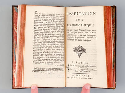 Table alphabétique des Dictionnaires, en toutes sortes de Langues & sur toutes sortes de Sciences & d'Arts [ Suivi de : ] Dissertation sur les Bibliothèques Avec une Table Alphabétique, tant des Ouvrages publiés sous le titre de Bibliothèques, que des Catalogues imprimés de plusieurs Cabinets de France & des Pays étrangers [ Editions originales ]