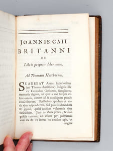 Joannis Caii Britanni De Canibus Britannicis, liber unus ; De Rariorum Animalium & Stirpium historia, liber unus ; De Libris propriis, liber unus ; De Pronunciatione Graecae & Latinae Linguae, cum scriptione nova, libellus