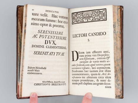Ars Decifratoria sive Scientia occultas scripturas solvendi et legendi. Praemissa est Disquisitio hitorica De variis Modis Occulte Scribendi tam apud ...