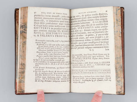 Ars Decifratoria sive Scientia occultas scripturas solvendi et legendi. Praemissa est Disquisitio hitorica De variis Modis Occulte Scribendi tam apud ...