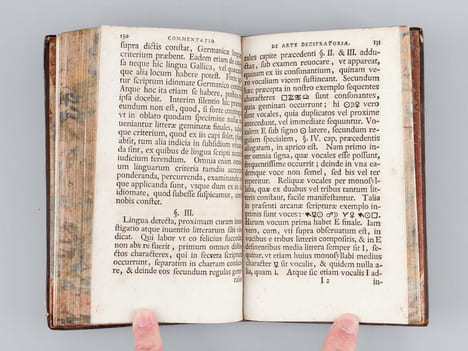 Ars Decifratoria sive Scientia occultas scripturas solvendi et legendi. Praemissa est Disquisitio hitorica De variis Modis Occulte Scribendi tam apud ...