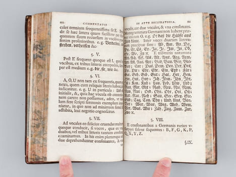 Ars Decifratoria sive Scientia occultas scripturas solvendi et legendi. Praemissa est Disquisitio hitorica De variis Modis Occulte Scribendi tam apud ...