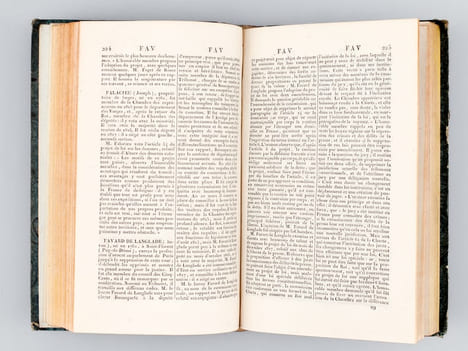 Biographie Spéciale des Pairs et des Députés du Royaume, Session de 1818-1819, contenant la Vie politique de chacun d'eux jusqu'à ce jour. On y a ...