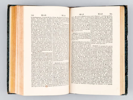 Biographie Spéciale des Pairs et des Députés du Royaume, Session de 1818-1819, contenant la Vie politique de chacun d'eux jusqu'à ce jour. On y a ...