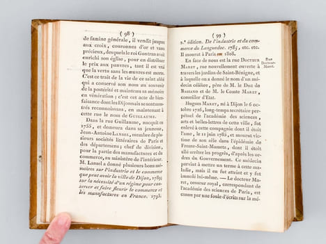 Essais historiques et biographiques sur Dijon [ Edition originale ]. GIRAULT, Cl. Xav.