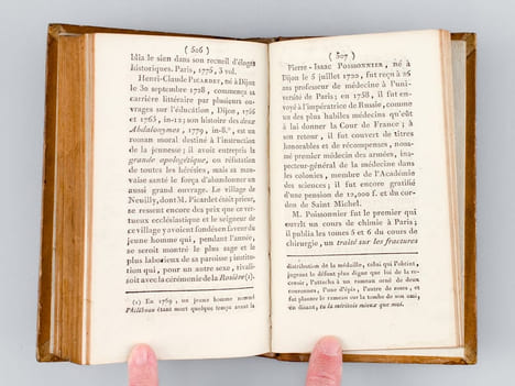 Essais historiques et biographiques sur Dijon [ Edition originale ]. GIRAULT, Cl. Xav.