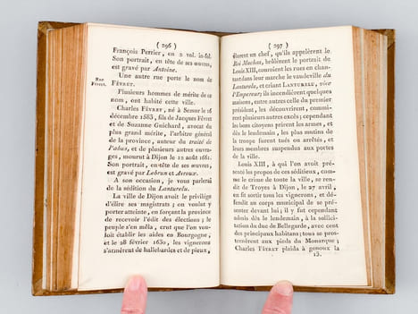 Essais historiques et biographiques sur Dijon [ Edition originale ]. GIRAULT, Cl. Xav.
