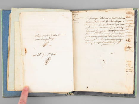 Duché de Mazarin [ Manuscrit ] Recueil de pièces originales relatives aux dépenses faites dans le Duché de Mazarin Année 1779 à 1780. Collectif ; ...