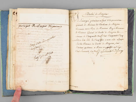 Duché de Mazarin [ Manuscrit ] Recueil de pièces originales relatives aux dépenses faites dans le Duché de Mazarin Année 1779 à 1780. Collectif ; ...