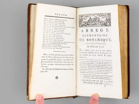 Calendrier de Flore des environs de Niort, ou tems approximatif de la floraison d'à peu près onze cents Plantes, décrites & classées méthodiquement, ...