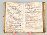 Manuscrit du XVIIIe siècle d'un "Dictionnaire des Chasseurs" et recettes pour les chiens blessés ou malades, et livre de compte