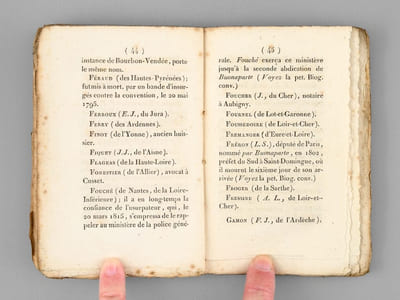 Le Livre Rouge ou Notice Historique sur le procès fait par les deux Chambres du Parlement d'Angleterre, aux Meurtriers de Charles Ier, suivi du Tableau des Juges de Louis 16 Qui ont péri sur l'échafaud ou de mort violente ;  des noms de ceux morts paisiblement - Liste des évêques, curés, moines, et autres ecclésiastiques régicides, et qui occupaient encore des places en 1815 - Désignation des régicides membres de l'Institut, etc. [ Edition originale ]