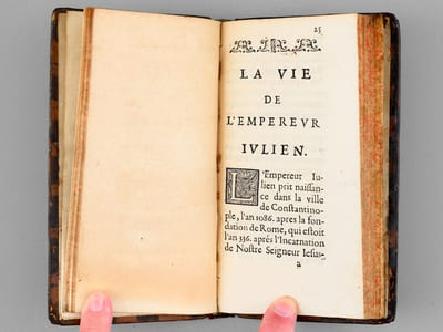 Les Cesars invitez a la Table des Dieux. Satyre ingenieuse, sur la Conduite des Empereurs Romains. Ecrite en Grec en forme de Dialogue, par l'Empereur Julien, surnommé l'Apostat