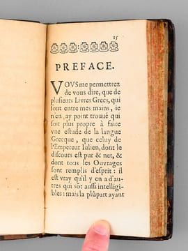 Les Cesars invitez a la Table des Dieux. Satyre ingenieuse, sur la Conduite des Empereurs Romains. Ecrite en Grec en forme de Dialogue, par l'Empereur ...