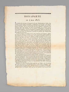 Bonaparte au 4 mai 1815. "Le système des journaux de Buonaparte n'est pas changé quant au fond ; c'est toujours le même esprit de mensonge, d'impudence et de perfidie, mais dans la vue d'un résultat différent [... ] Vous êtes Français, soldats, et la trahison vous indigne. Une noble rougeur couvre vos fronts au nom d'Elchinger et de La Bédoyère. J'ai vu de saintes larmes rouler dans vos yeux au souvenir du Roi. Vous justifierez l'armée française devant l'histoire qui l'attend. Disons en peu de mots quelle est la situation actuelle de la France entière à l'égard de Buonaparte : Les royalistes n'en voudront jamais ; Les républicains n'en veulent plus ; L'armée regrette d'en avoir voulu ; Les buonapartistes n'osent plus avouer qu'ils en veulent".