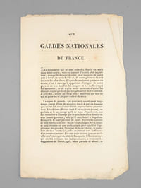 Aux Gardes Nationales de France [ Edition originale ] "C'est surtout vous, brave Garde Nationale de Paris : vous qui occupez, à juste titre, le premier rang parmi toutes celles du royaume ; c'est vous qui devez donner l'exemple [ ... ] Vous voyez construire, sur les hauteurs de Montmartre, une véritable citadelle ; et vous ne pouvez douter qu'elle ne soit élevée pour en former le dernier boulevard de la tyrannie, pour vous contenir et vous contraindre à vous battre malgré vous, et pour ensevelir, avec le grand homme qui veut étonner le monde par sa chute, vos femmes, vos familles, votre ville, et tout ce que vous avez de plus cher [ ... ]".