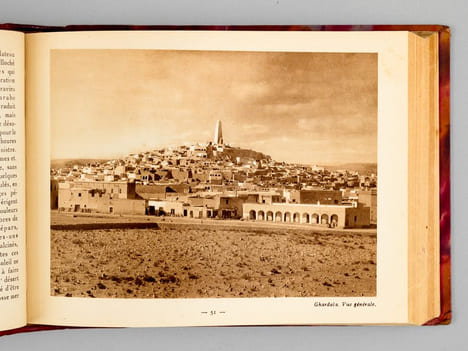 Bibliothèque du Tourisme Algérien (6 brochures reliées en un volume, complet) : Le Grand Désert et la route du Niger ; Les premières oasis et le M'Zab ...