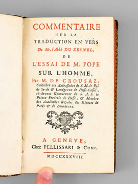 Commentaire sur la Traduction en Vers de Mr. l'Abbé du Resnel, de l'Essai de M. Pope sur L'Homme, par M. de Crousaz [ Edition originale ]. CROUSAZ, ...