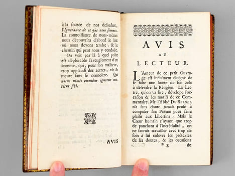 Commentaire sur la Traduction en Vers de Mr. l'Abbé du Resnel, de l'Essai de M. Pope sur L'Homme, par M. de Crousaz [ Edition originale ]. CROUSAZ, ...